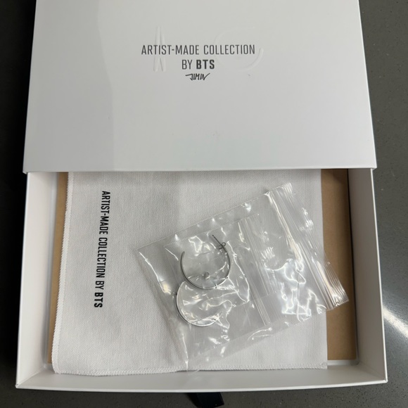 BTS Jimin - Earring *BRAND NEW* - Picture 1 of 4